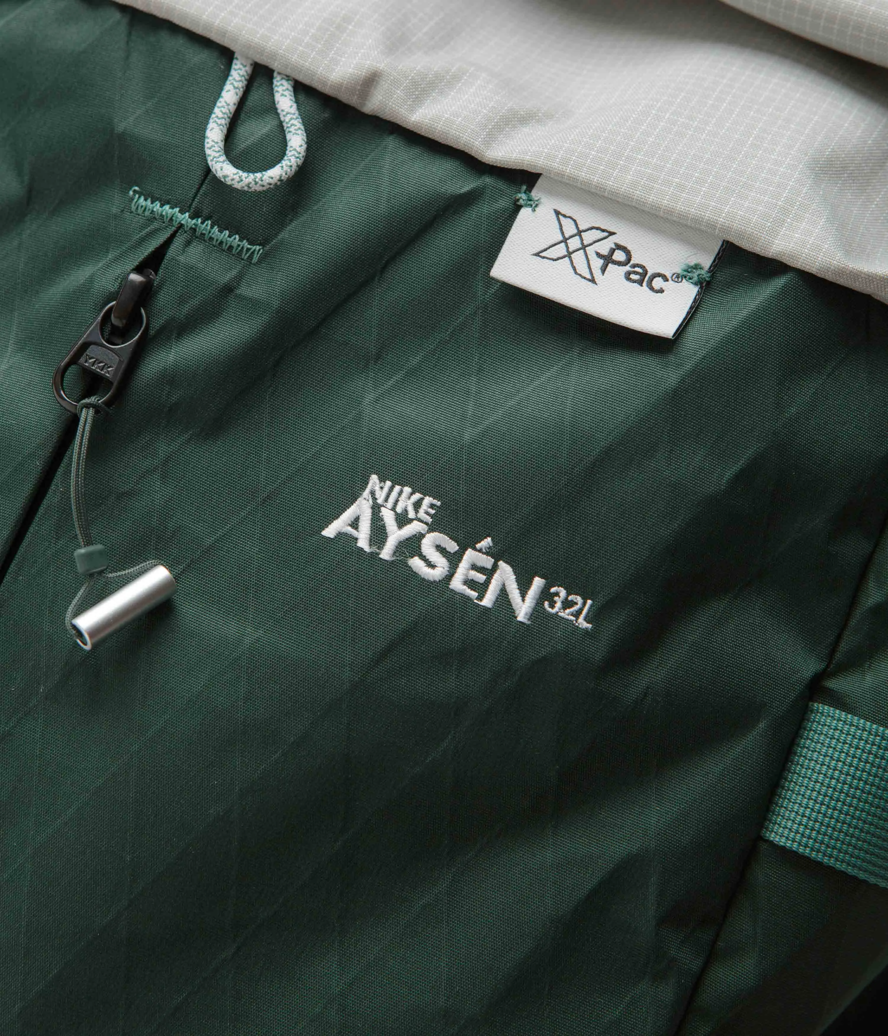 Nike ACG Aysen 32L Day Pack - Vintage Green / Light Iron Ore / White