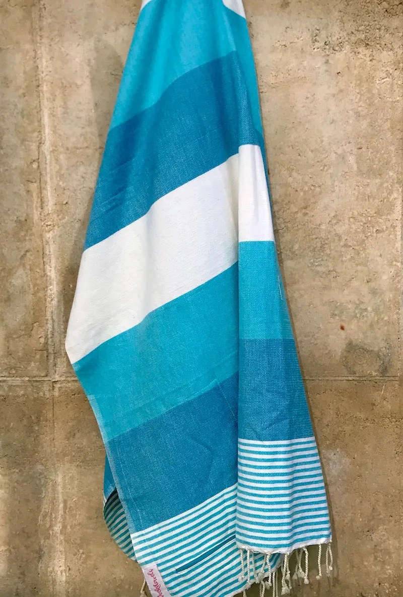 Pocketowels: Large, Fast-Drying Beach Towels with Pockets