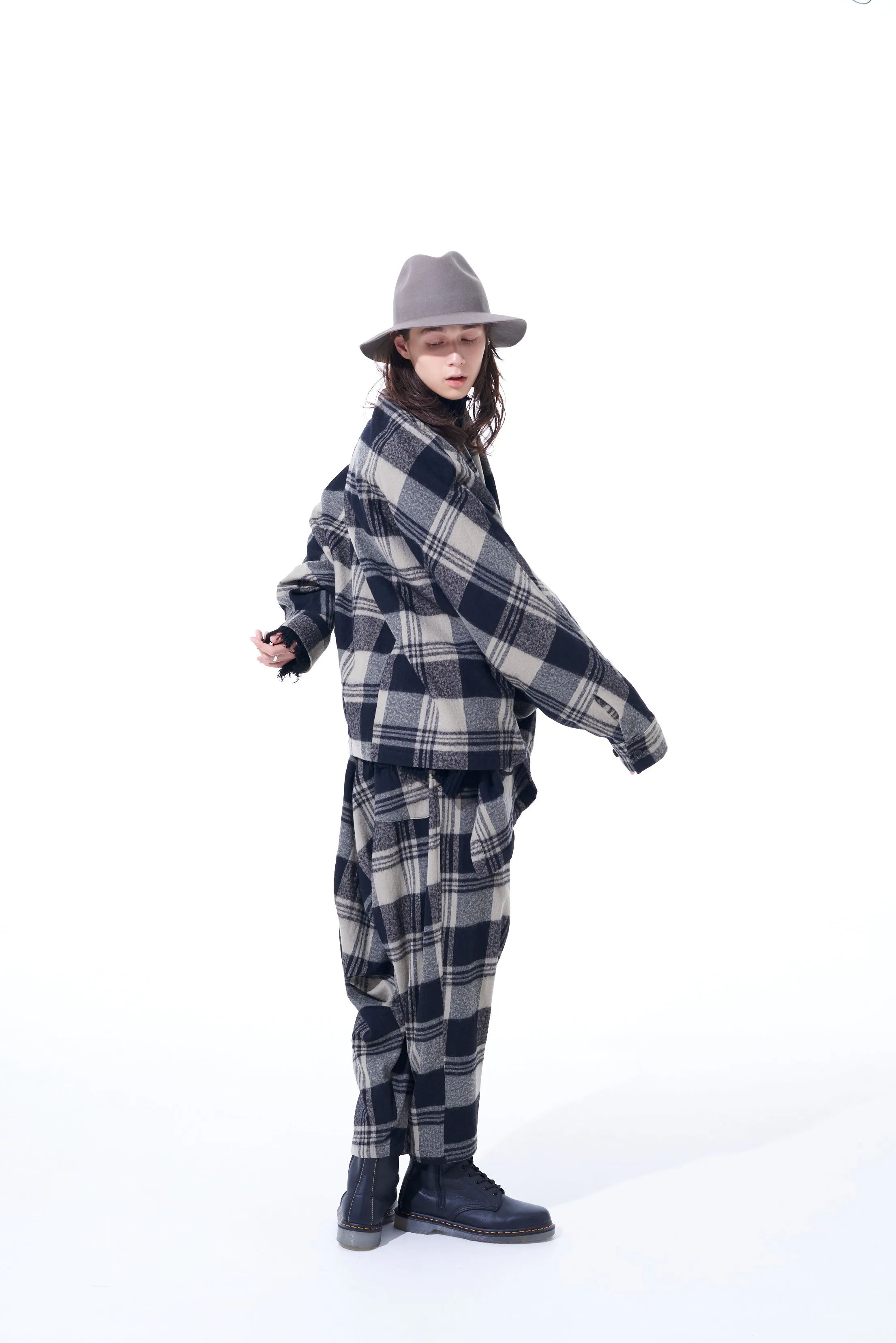 SHRUNKEN CHECK TWILL DOLMAN SLEEVE CARDIGAN WITH STOLE COLLAR